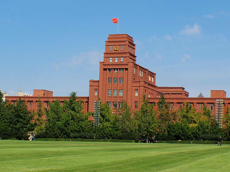 向高而生 向远而行